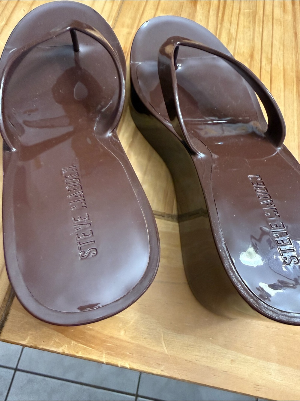 Steve Madden Brown Glossy Platform Flip Flops